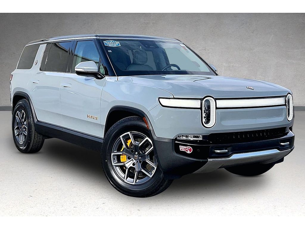 2023 Rivian R1S photo 1