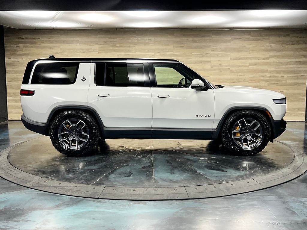 2023 Rivian R1S Adventure
