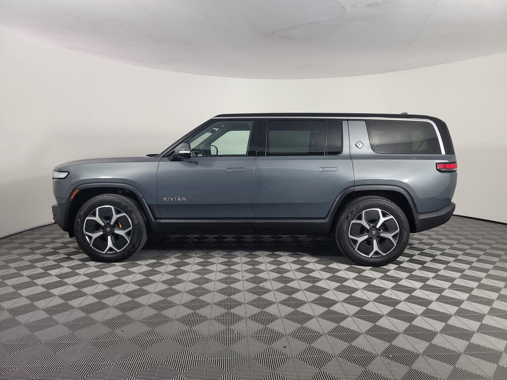 2024 Rivian R1S photo 2