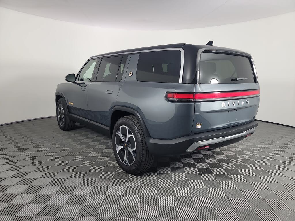 2024 Rivian R1S photo 3