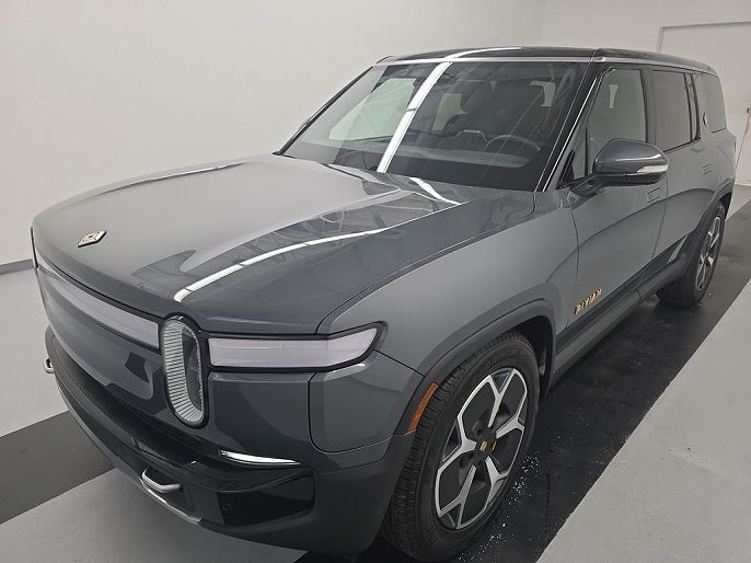 2024 Rivian R1S Adventure