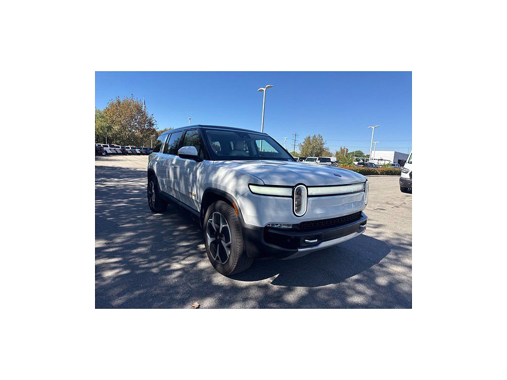 2024 Rivian R1S photo 1