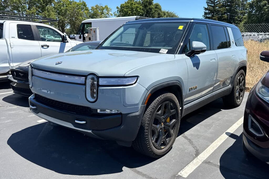 2024 Rivian R1S photo 1