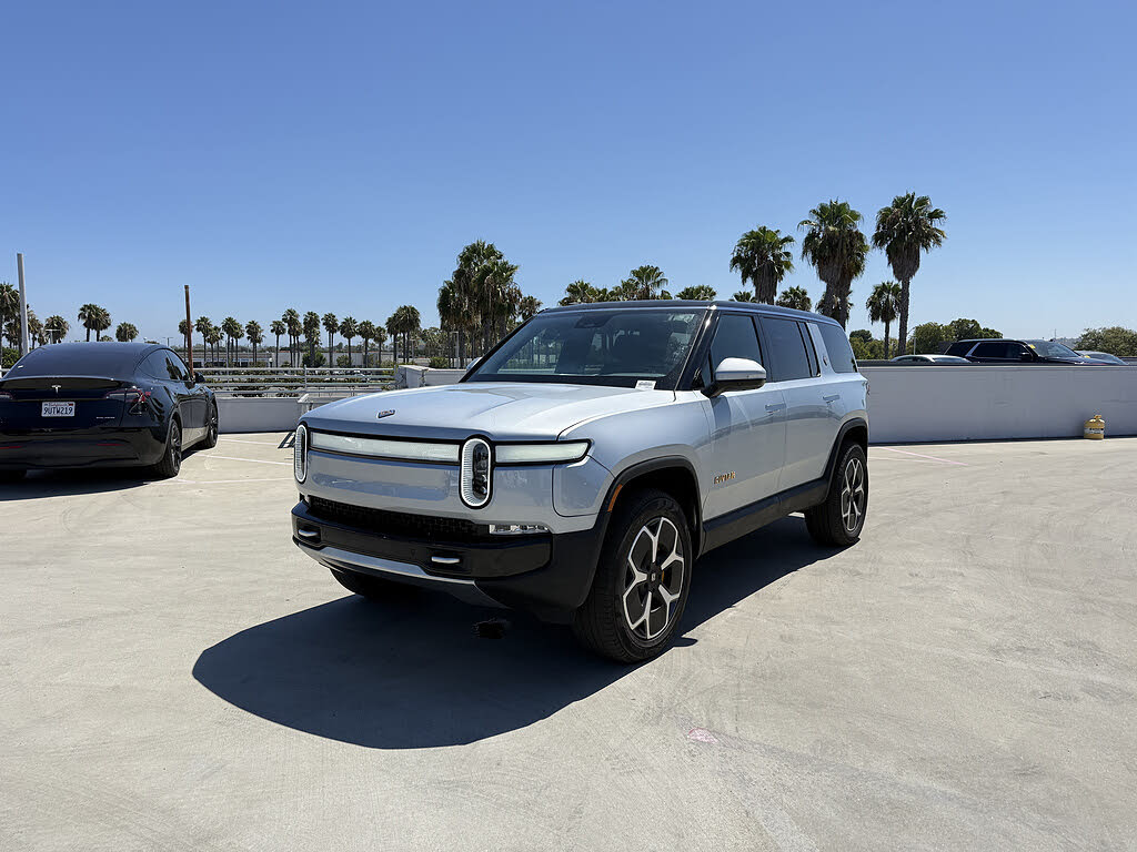 2024 Rivian R1S photo 1