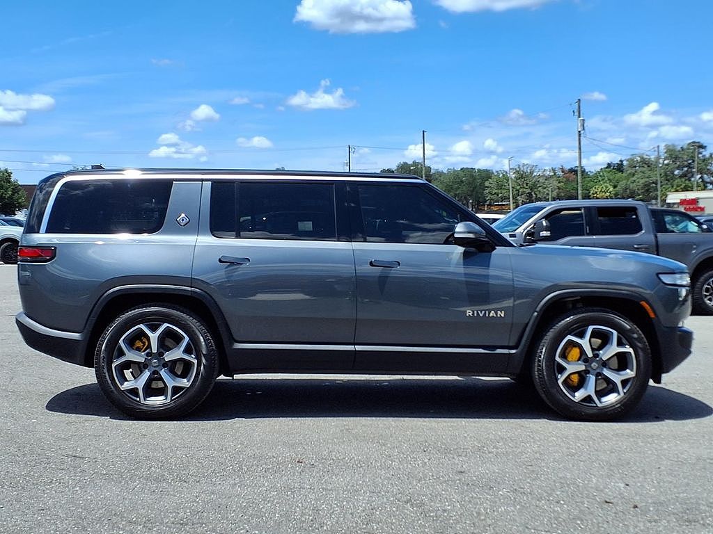 2024 Rivian R1S Adventure