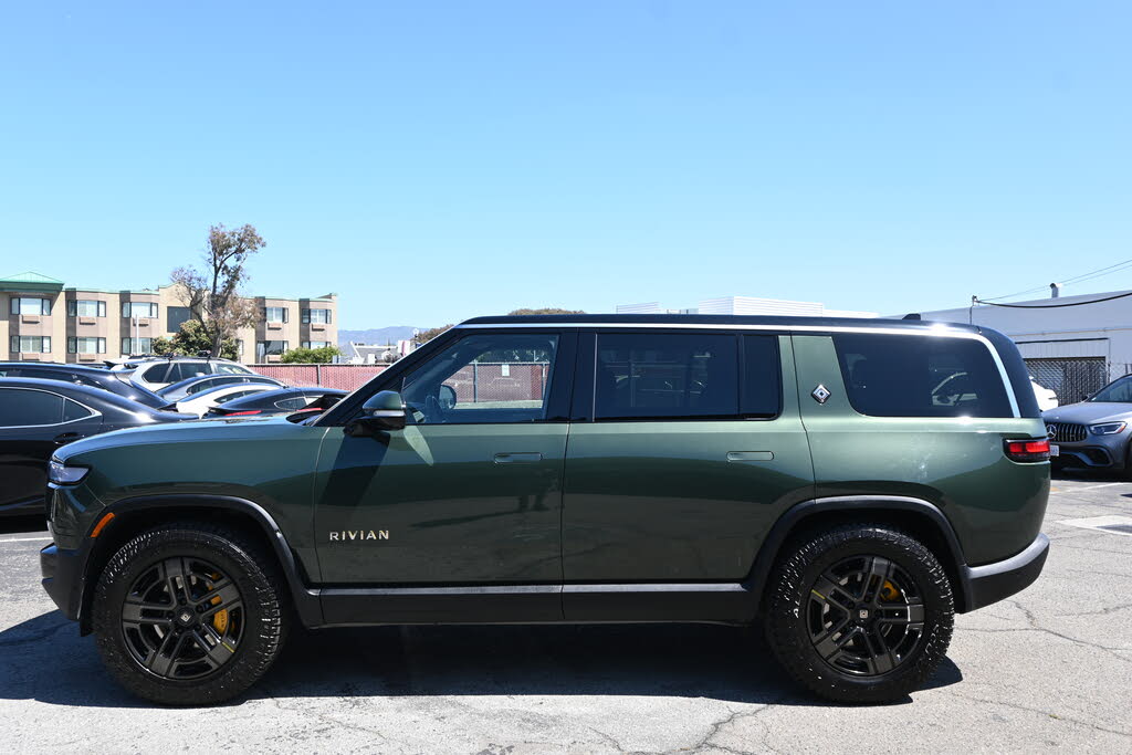 2023 Rivian R1S photo 1