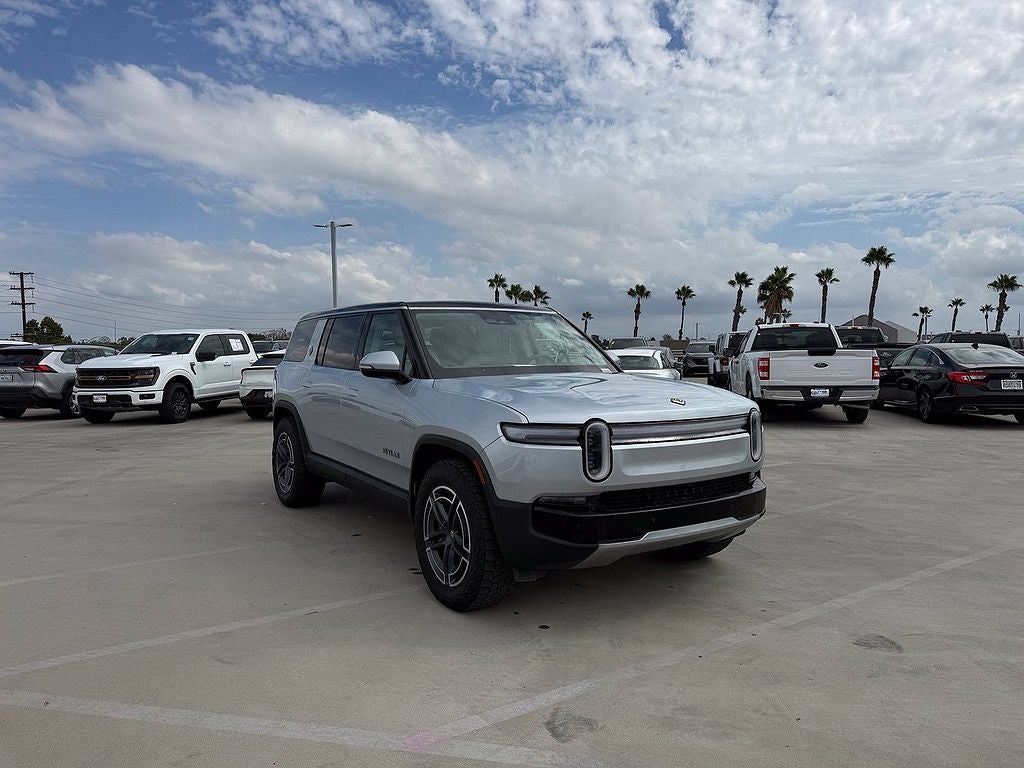 2025 Rivian R1S photo 1