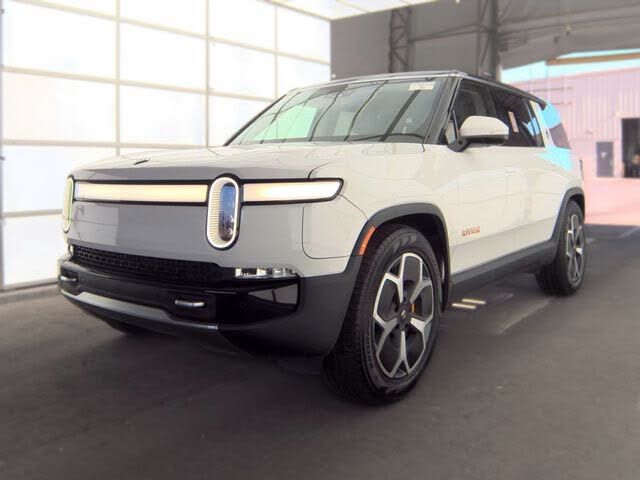 2024 Rivian R1S Adventure