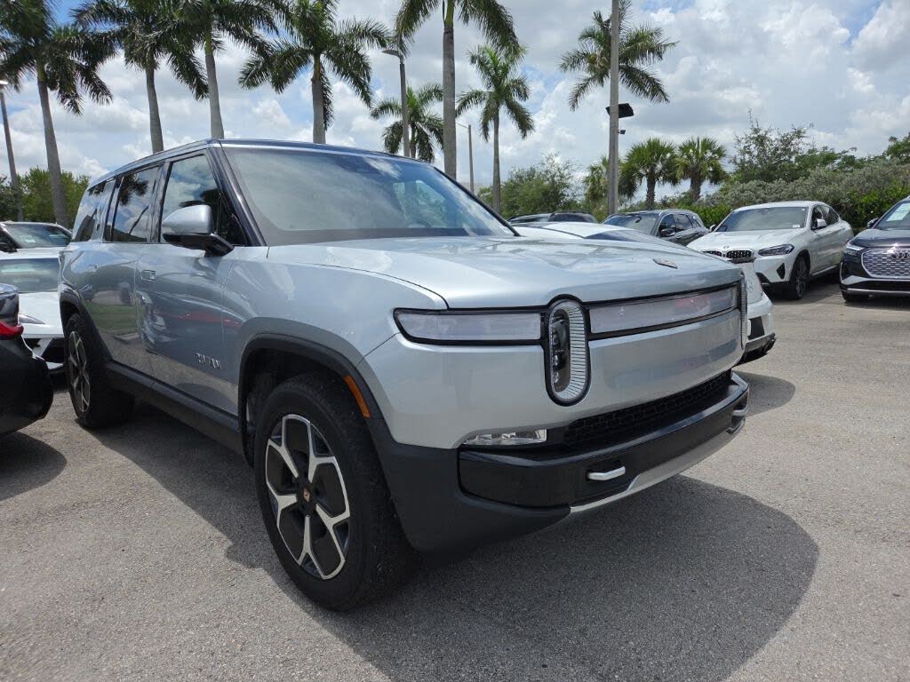 2024 Rivian R1S Adventure