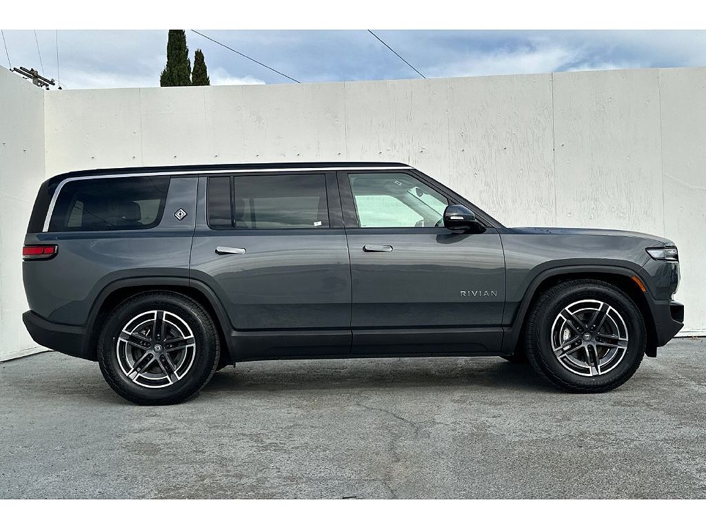 2025 Rivian R1S photo 1