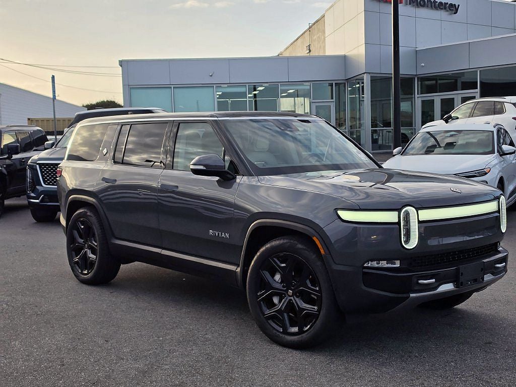2024 Rivian R1S photo 1