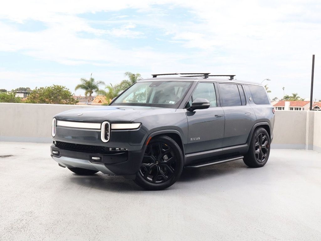 2024 Rivian R1S photo 1