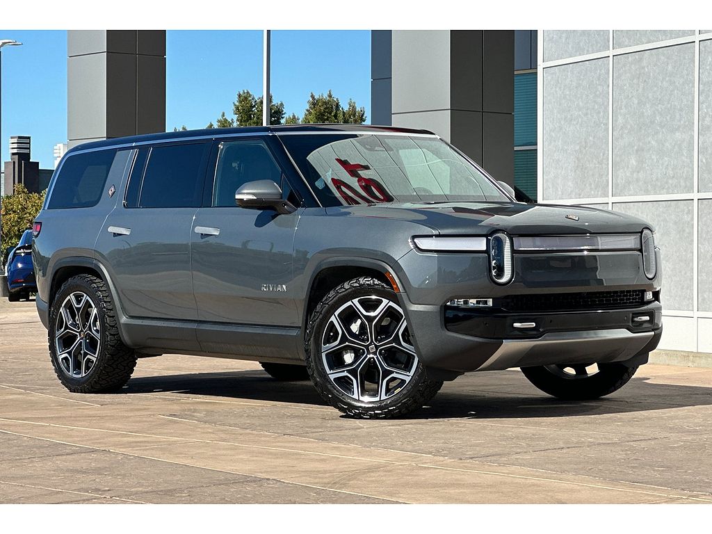2024 Rivian R1S photo 1