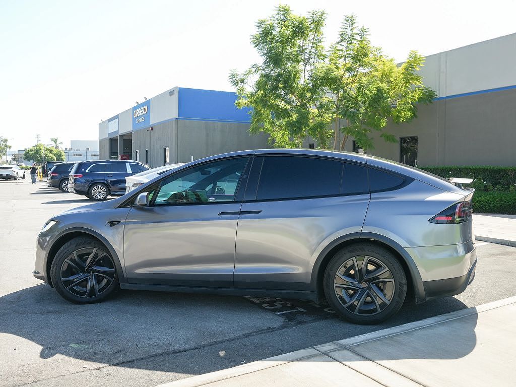 2026 Tesla Model X photo 1