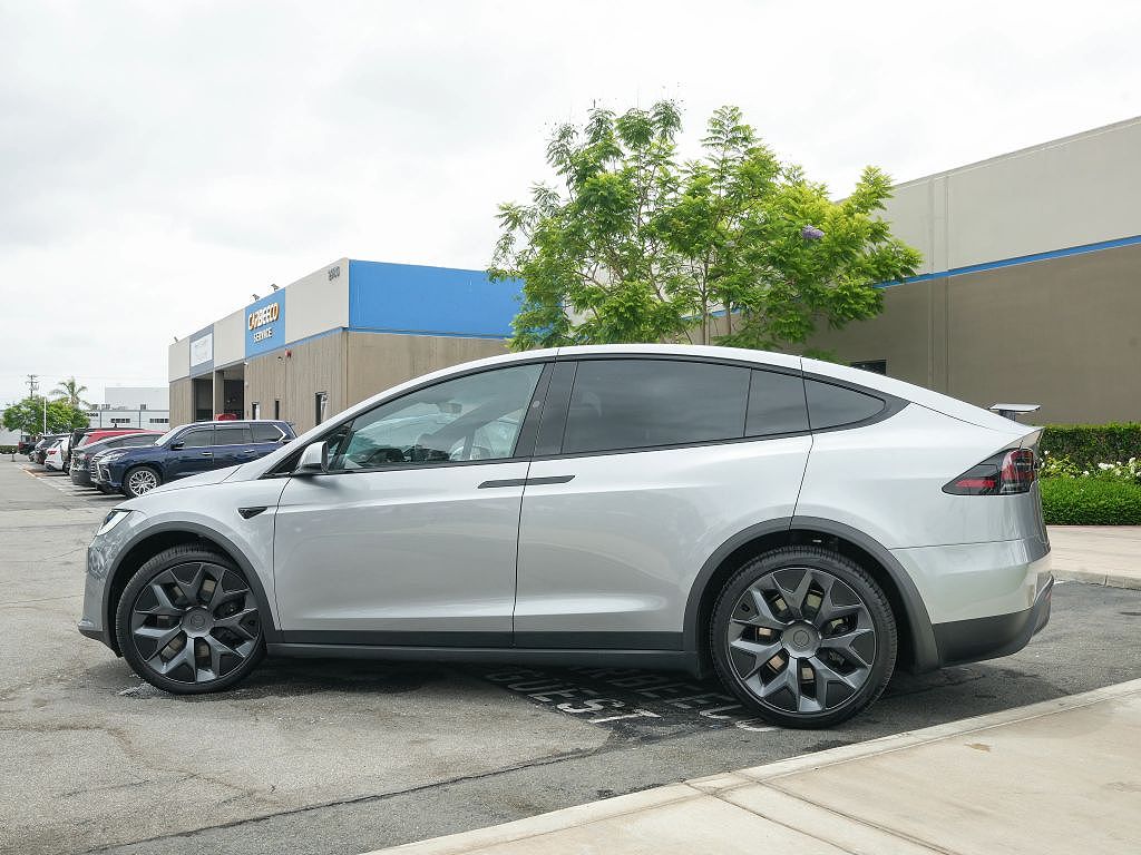 2026 Tesla Model X photo 1