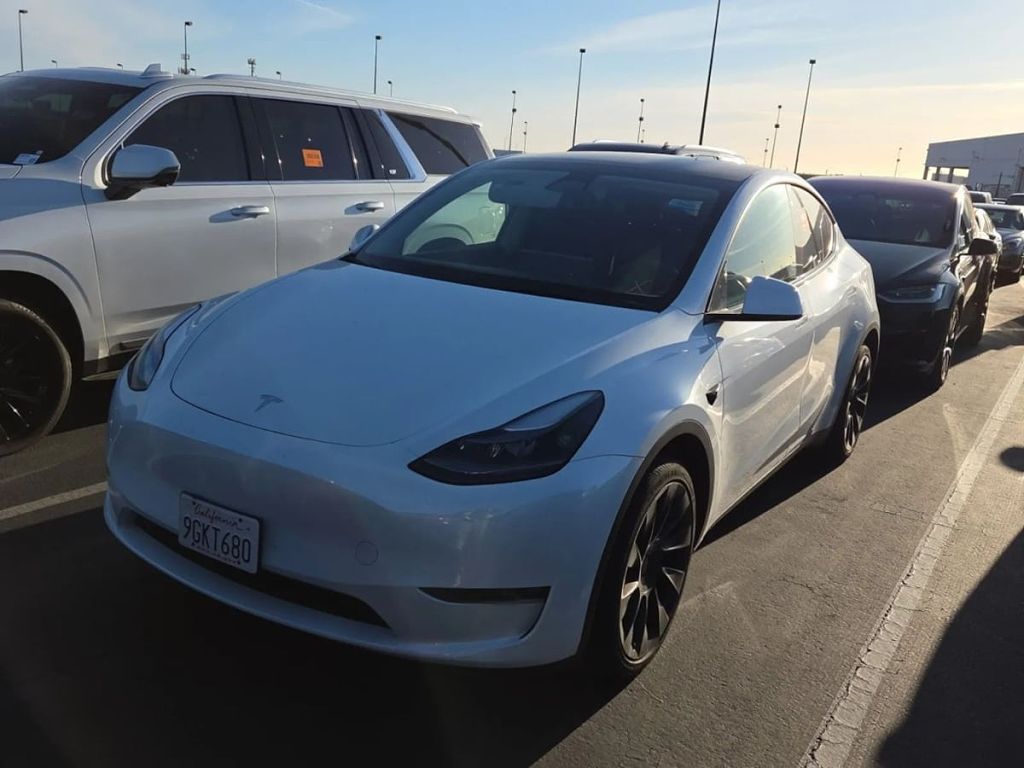 2023 Tesla Model Y photo 1