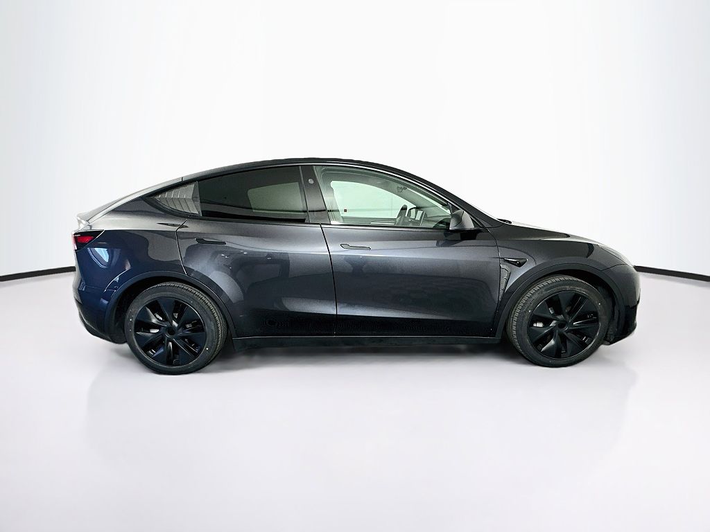 2024 Tesla Model Y photo 1