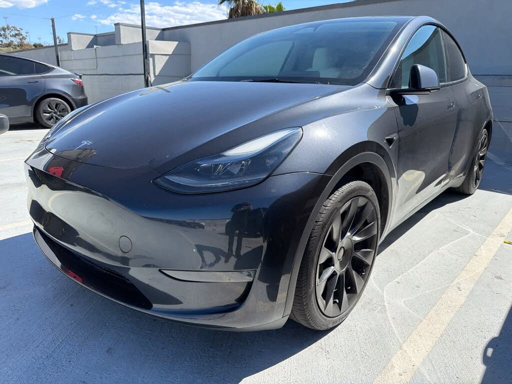 2024 Tesla Model Y photo 1
