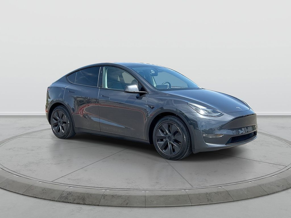 2025 Tesla Model Y photo 1