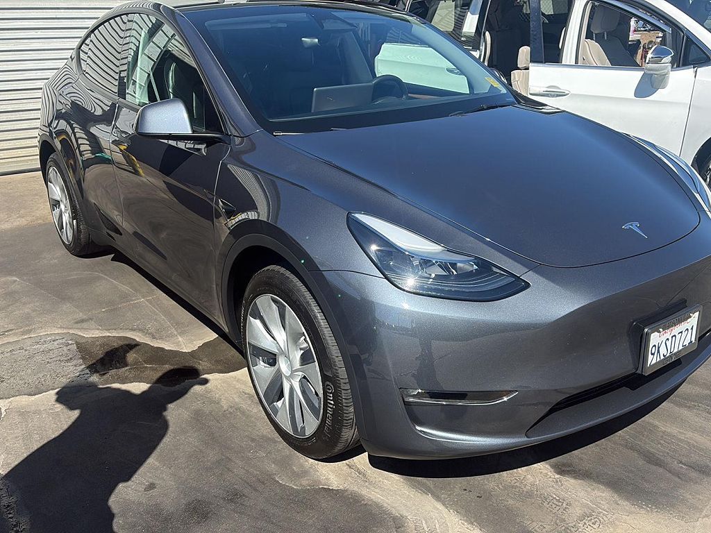 2023 Tesla Model Y photo 1
