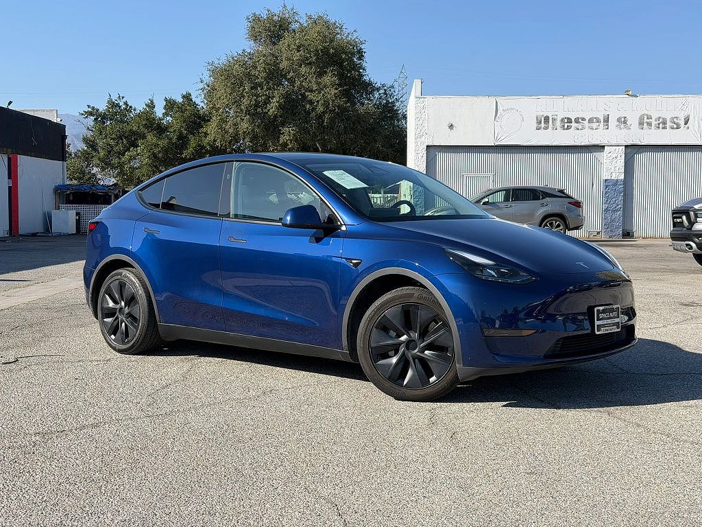 2024 Tesla Model Y photo 1
