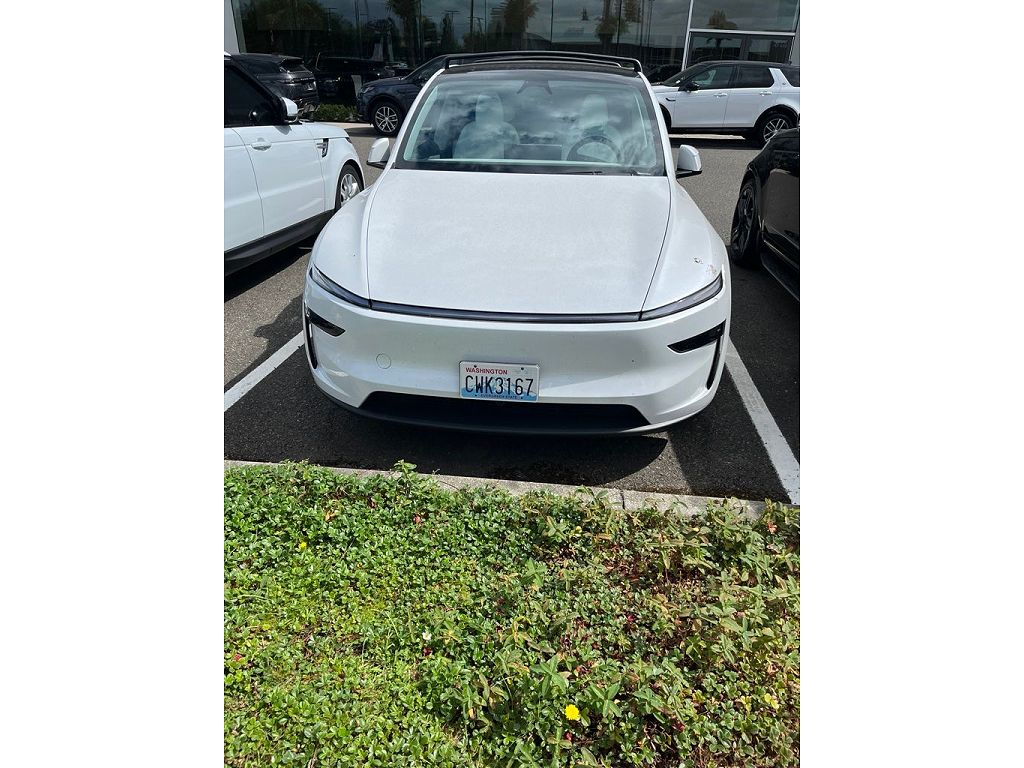 2026 Tesla Model Y photo 1