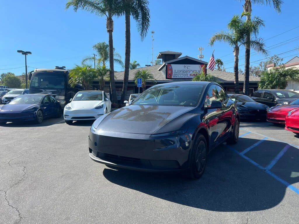 2026 Tesla Model Y photo 1