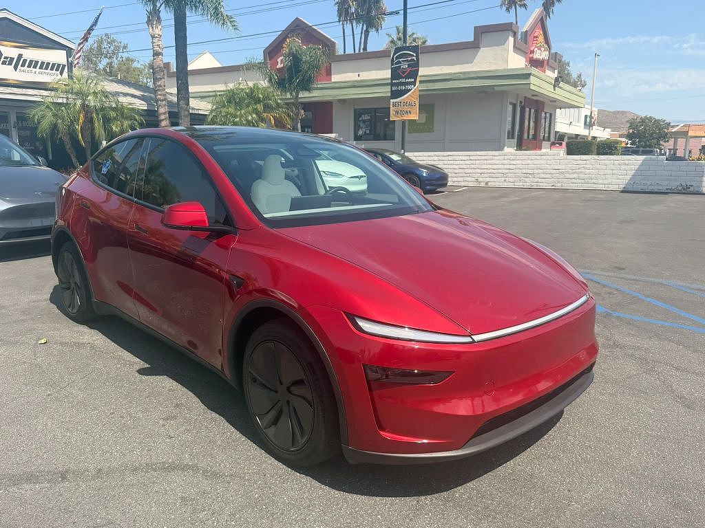 2026 Tesla Model Y photo 1