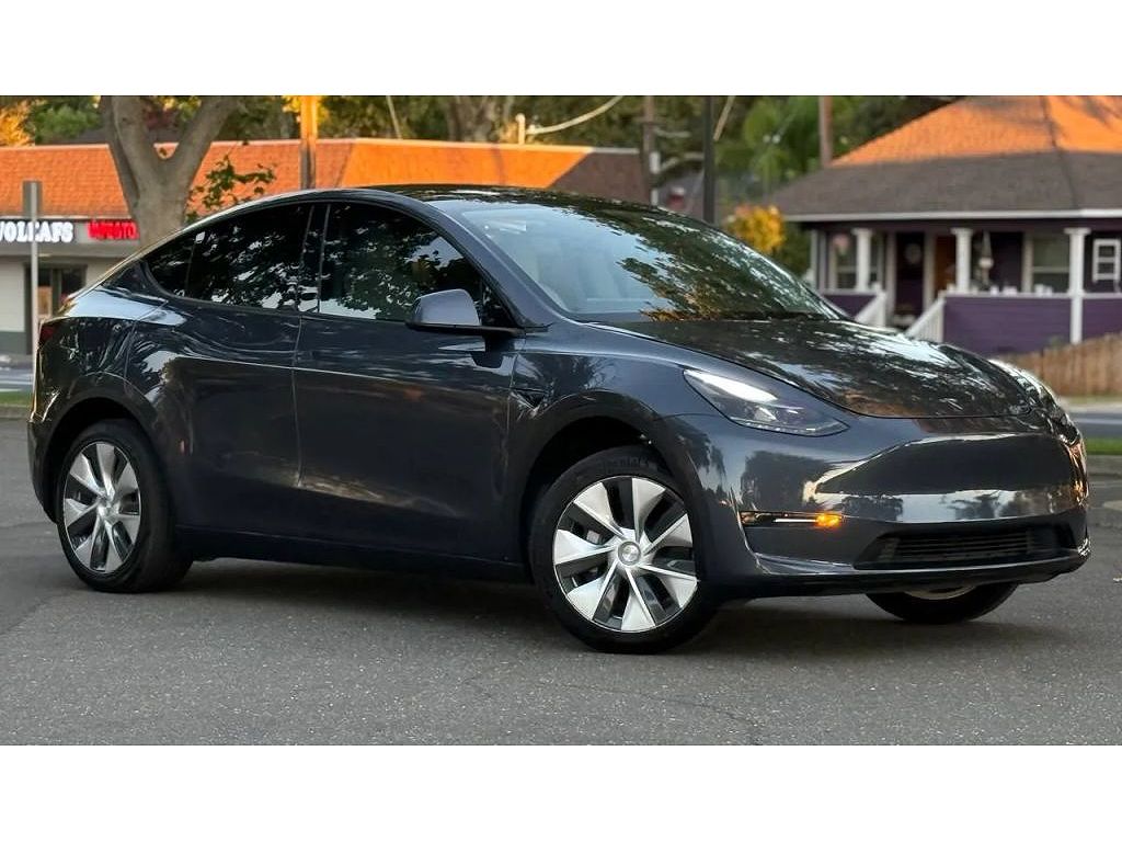 2023 Tesla Model Y photo 1