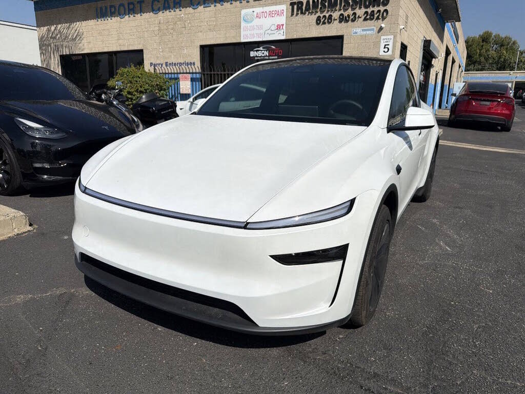 2026 Tesla Model Y photo 1