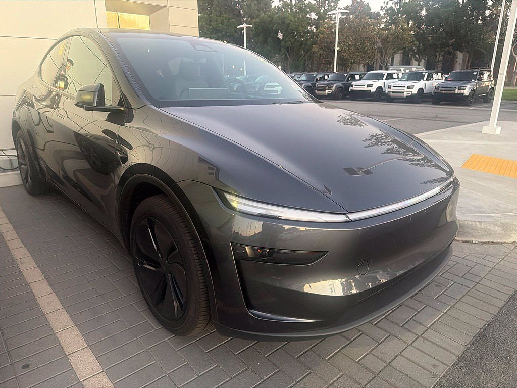 2026 Tesla Model Y photo 1