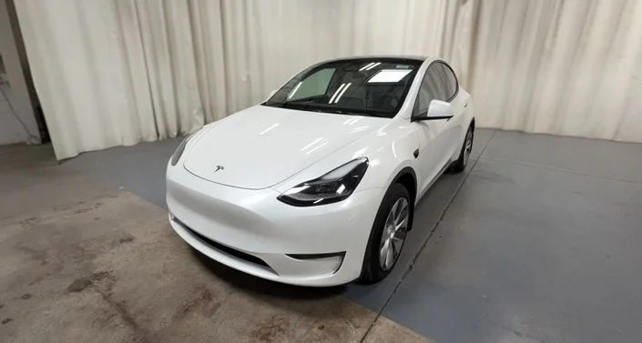 2024 Tesla Model Y photo 1