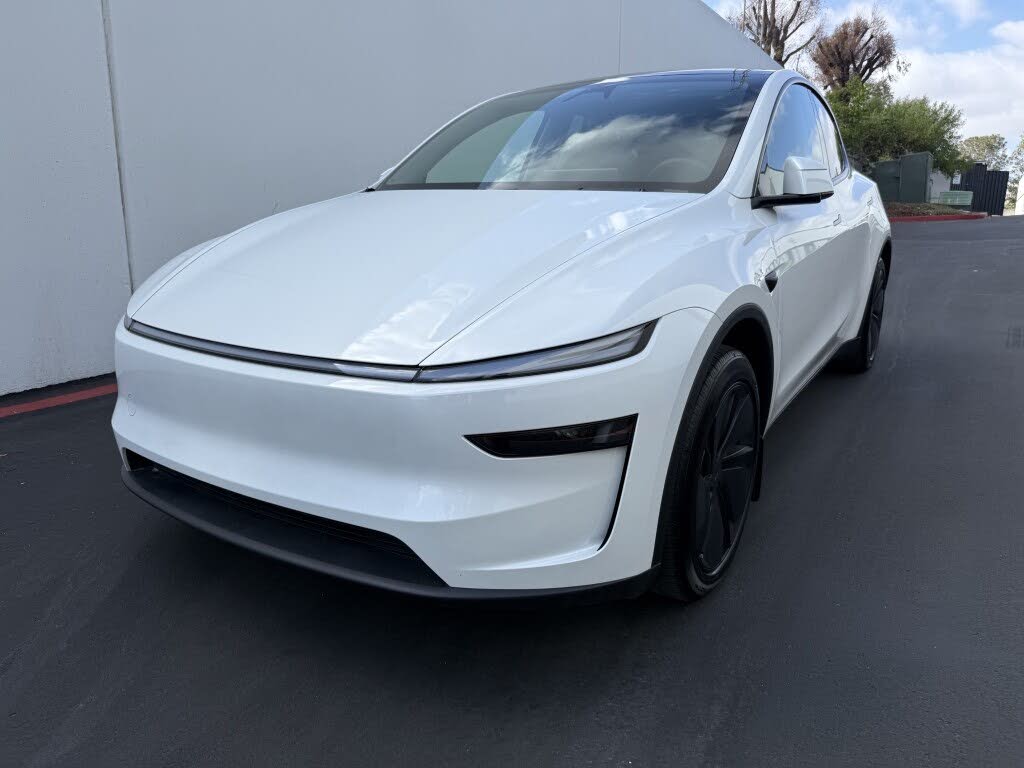 2026 Tesla Model Y photo 1