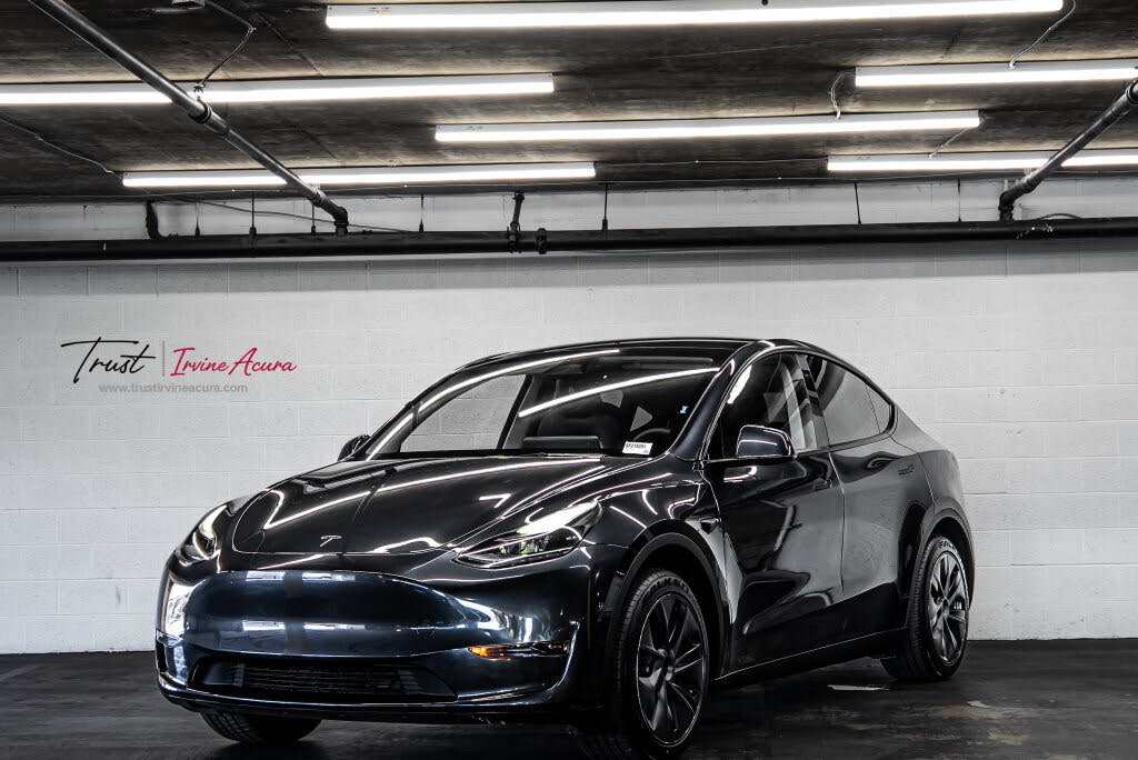 2025 Tesla Model Y photo 1