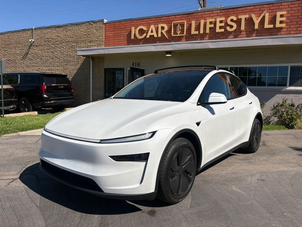 2026 Tesla Model Y photo 1