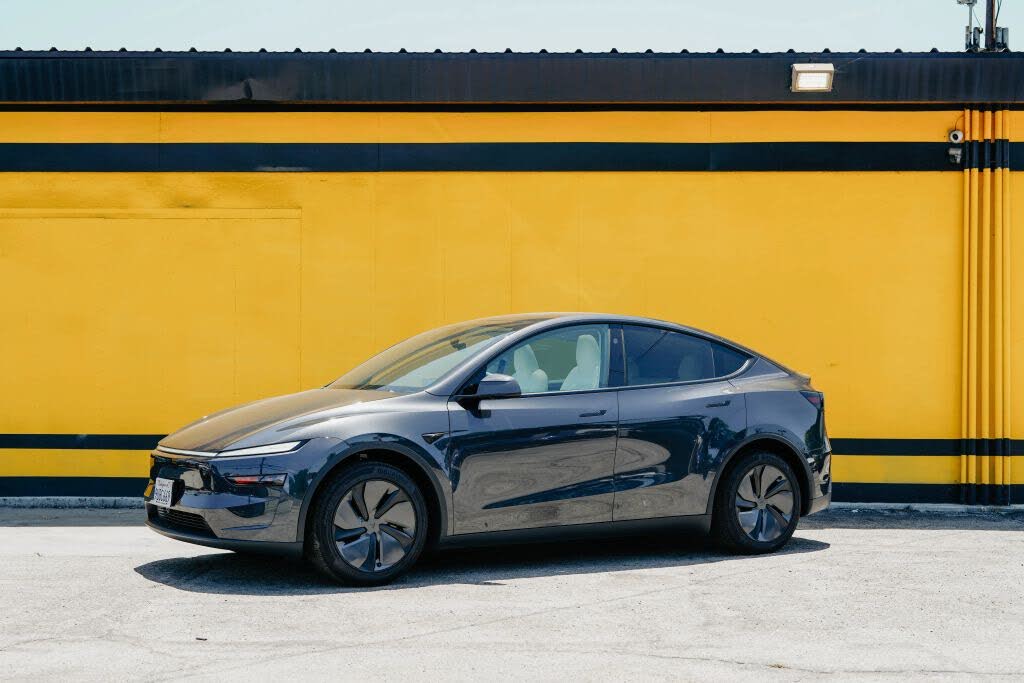 2026 Tesla Model Y photo 1