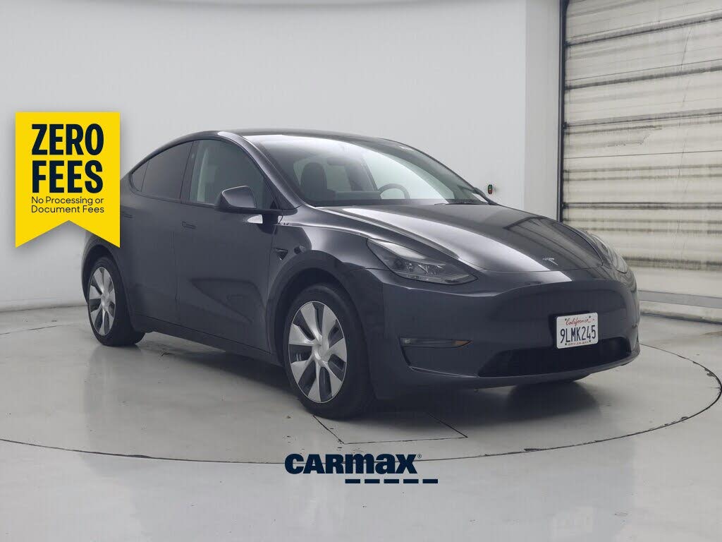 2024 Tesla Model Y photo 1