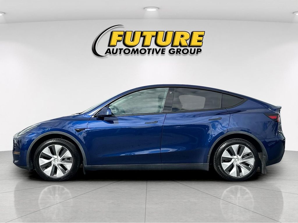 2023 Tesla Model Y photo 1