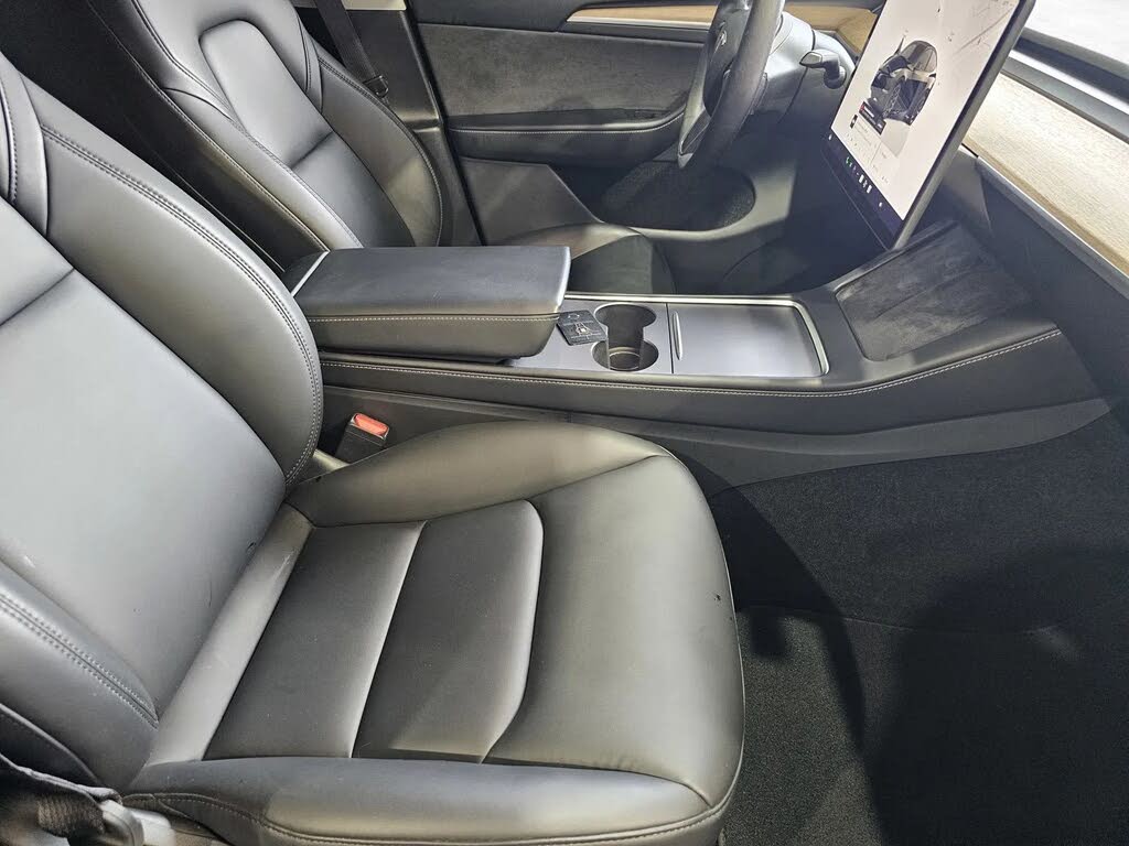 2024 Tesla Model Y photo 1