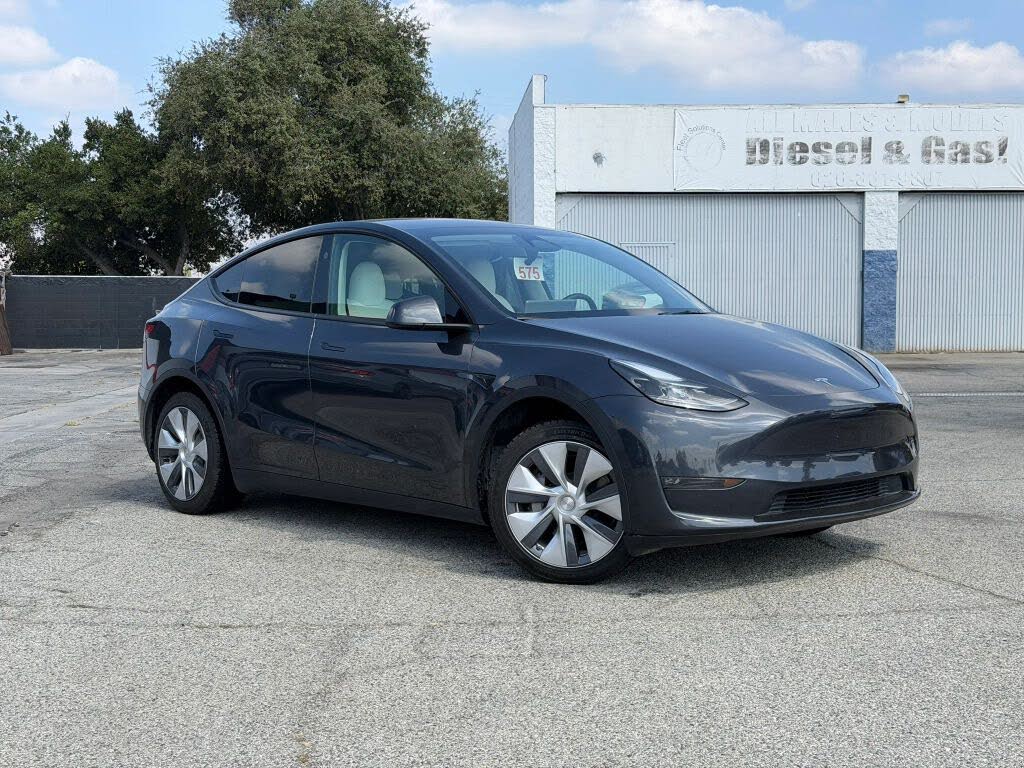 2024 Tesla Model Y photo 1
