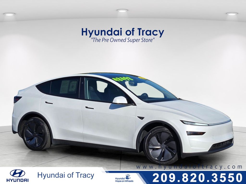 2026 Tesla Model Y photo 1