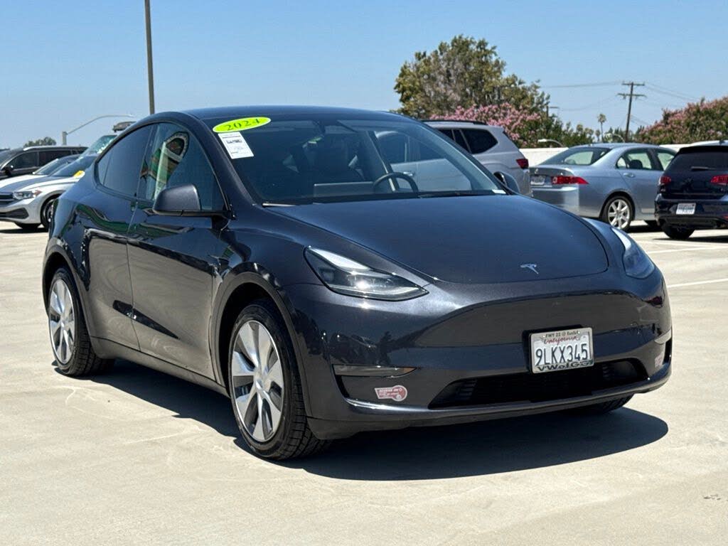 2024 Tesla Model Y photo 1