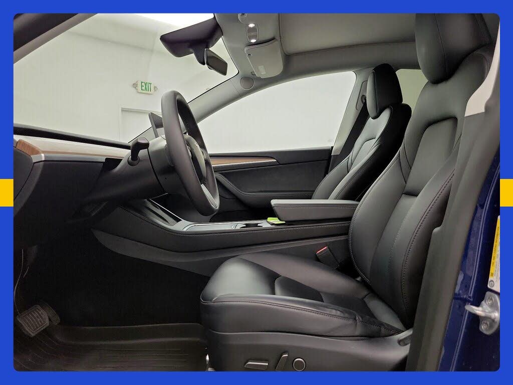 2025 Tesla Model Y photo 1