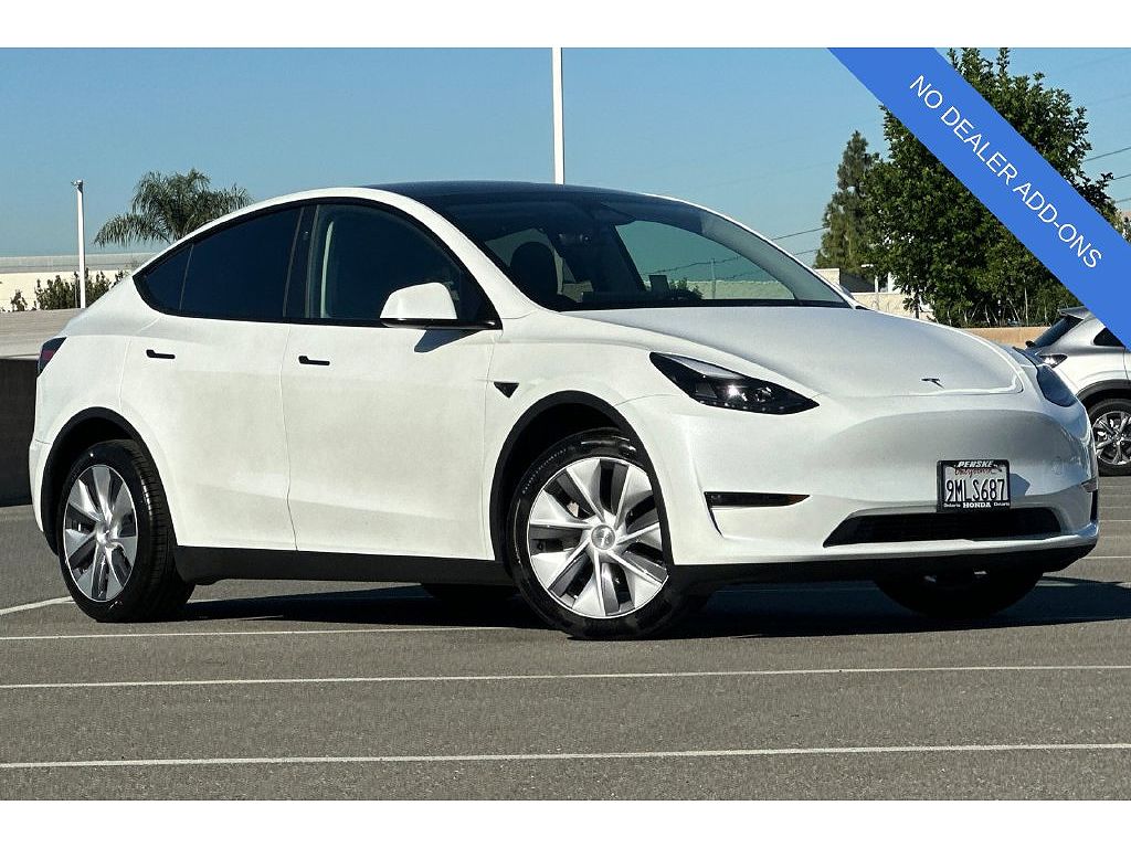 2024 Tesla Model Y photo 1