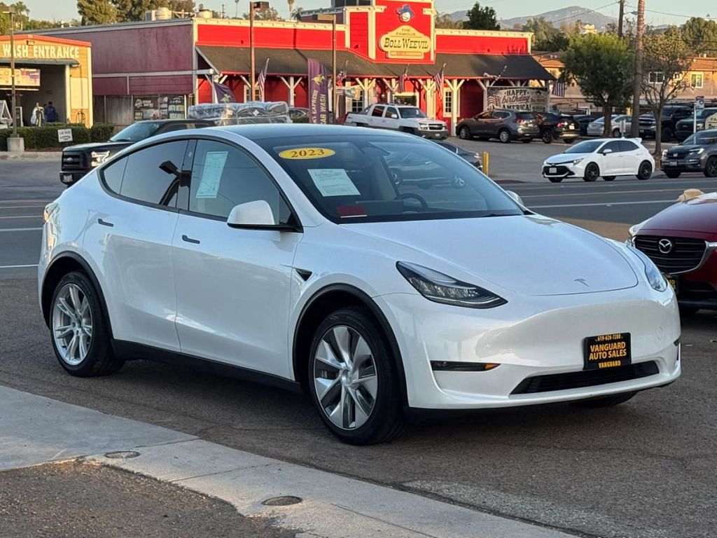 2023 Tesla Model Y photo 1