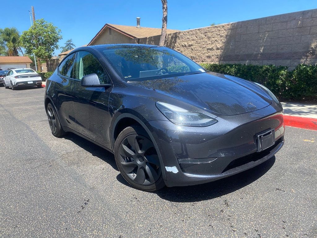 2024 Tesla Model Y photo 1