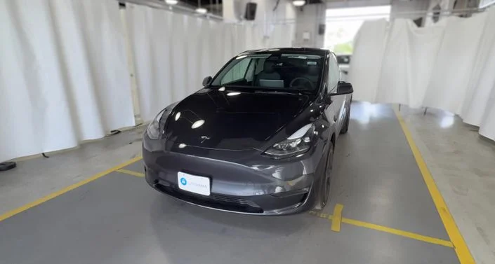 2025 Tesla Model Y photo 1