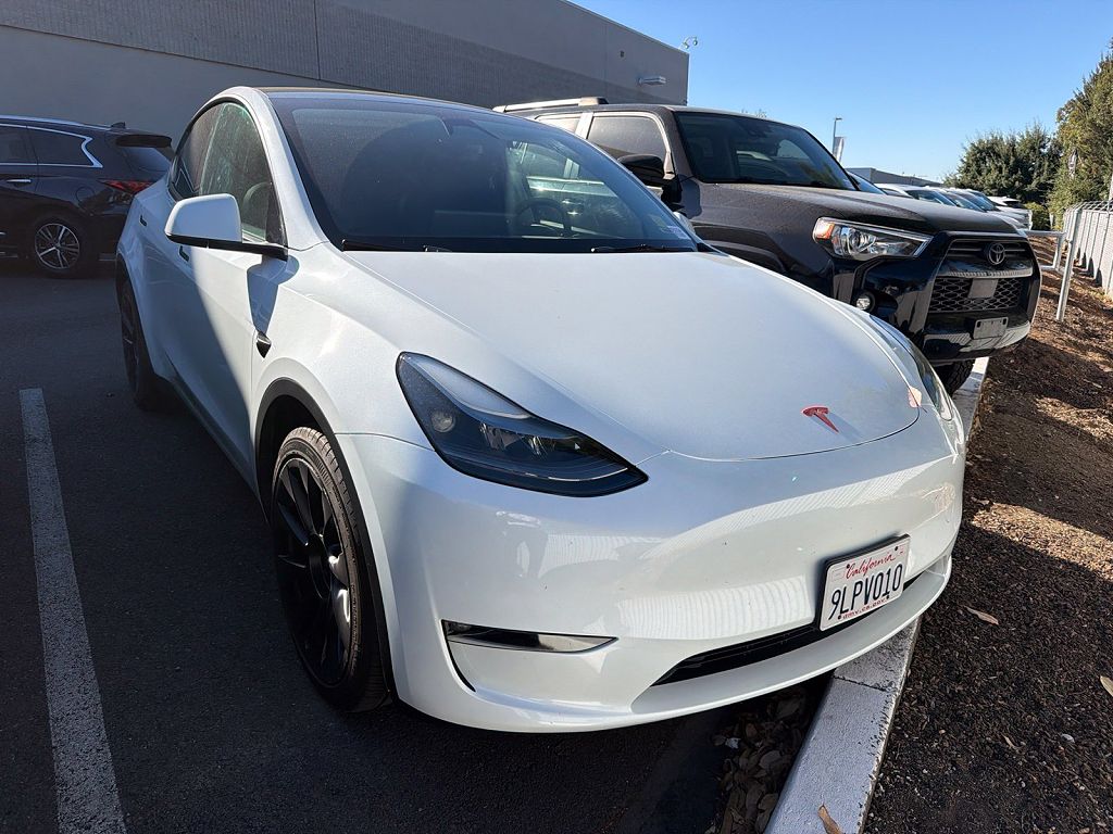 2024 Tesla Model Y photo 1