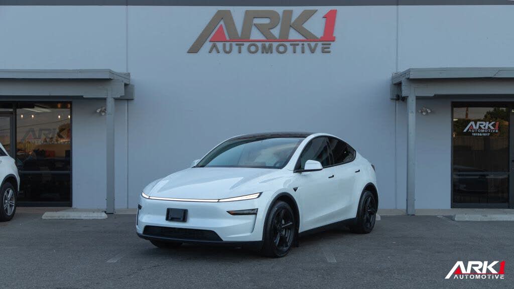 2026 Tesla Model Y photo 1