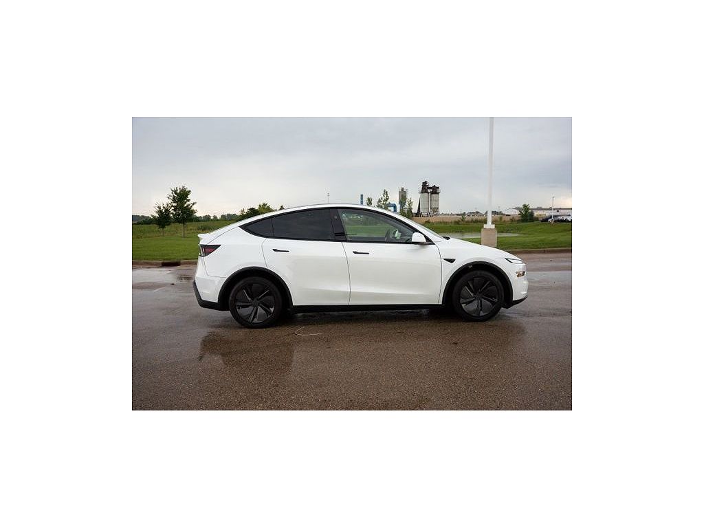 2026 Tesla Model Y Premium